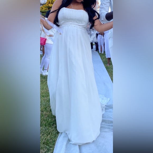 David’s Bridal Collection Chiffon A-Line Wedding Dress with Beads Style 9V9743 - Picture 6 of 11